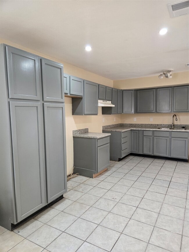 Building Photo - 12329 Ridgeside Dr