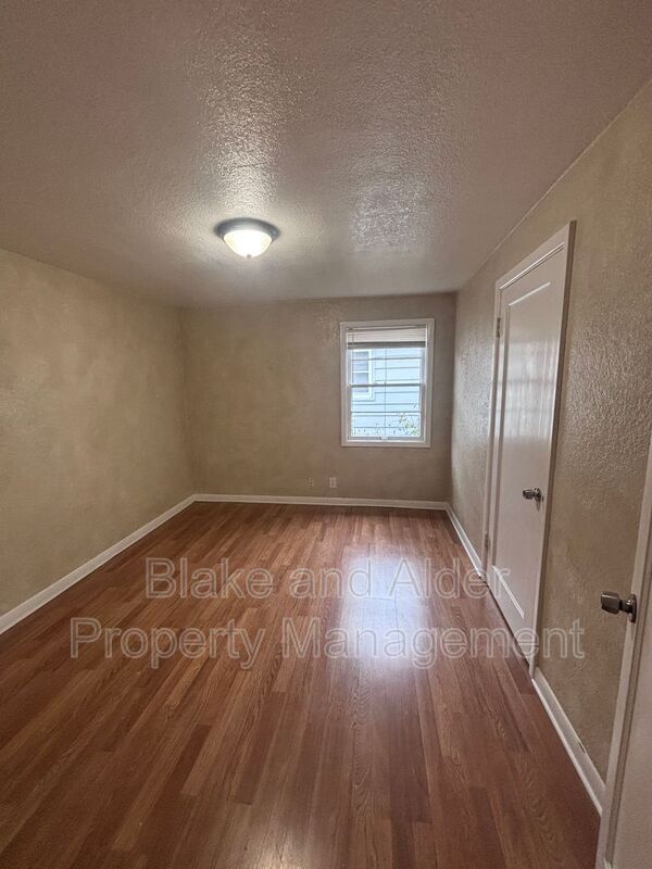Building Photo - 650 Breys Ave NE