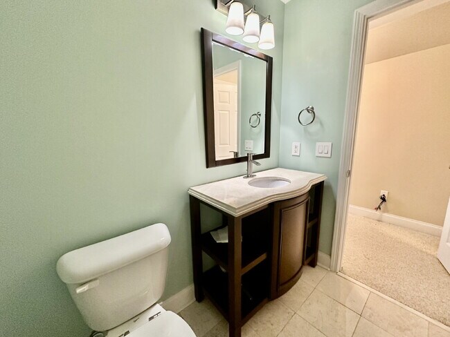 Building Photo - Charming Two Bedroom Home in Pinecrest!
