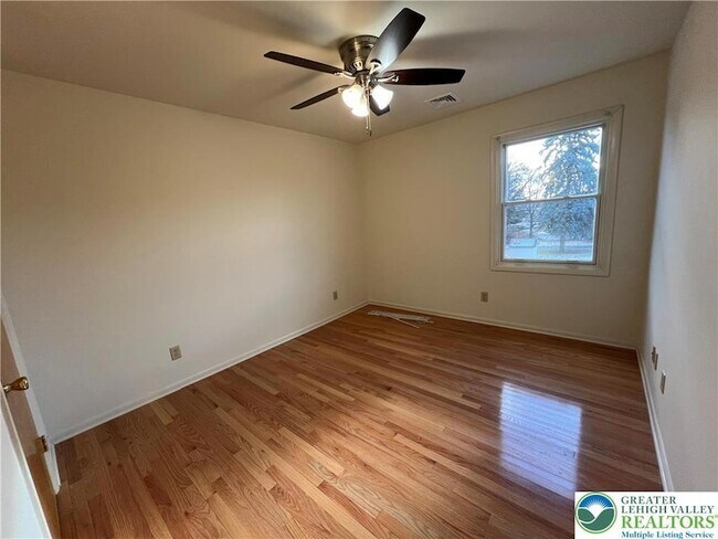 Building Photo - 2915 Schoenersville Rd