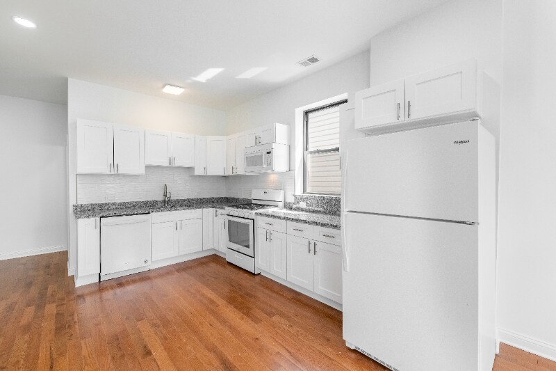 Building Photo - 914 W 19th St