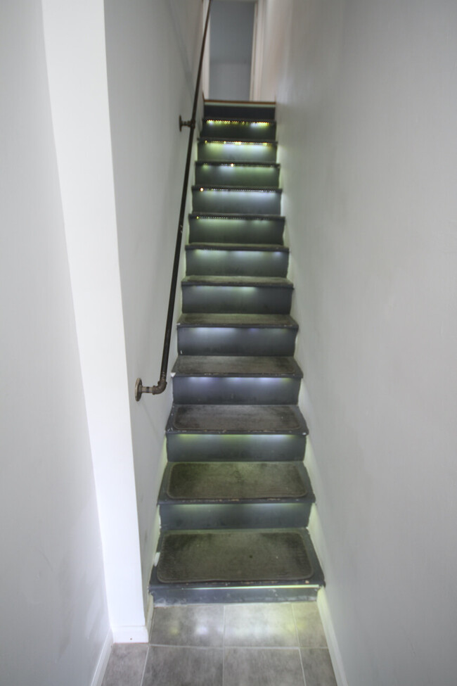 Entry Steps - 5131 W Girard Ave