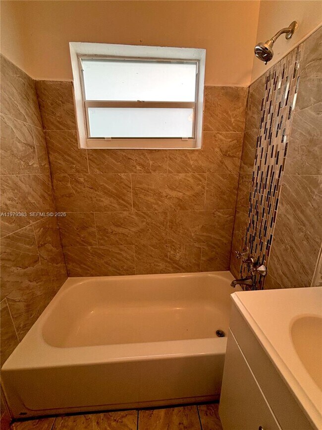 Building Photo - 825 NE 7th St