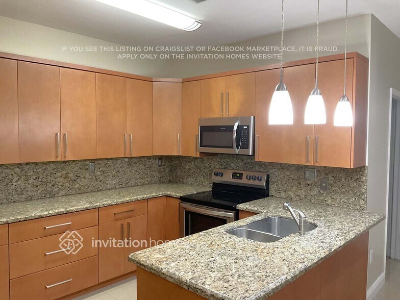 Building Photo - 7663 N Southwood Cir