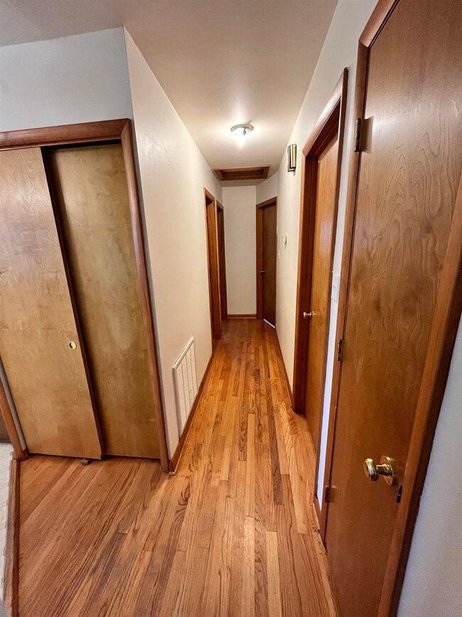 Building Photo - 125 Peyton St