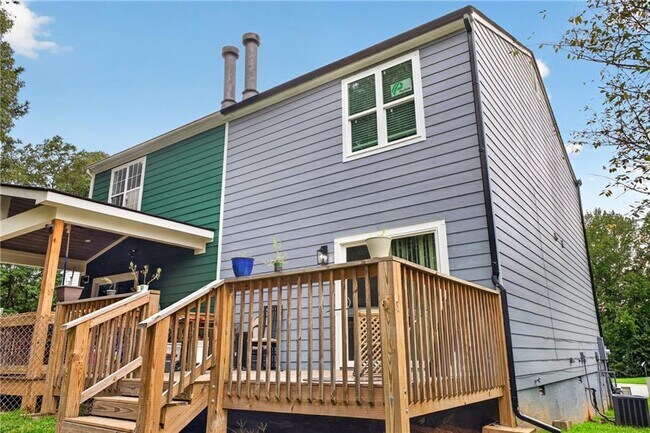 Building Photo - 7033 Panda Ln