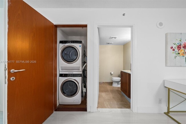 Building Photo - 9499 Collins Ave