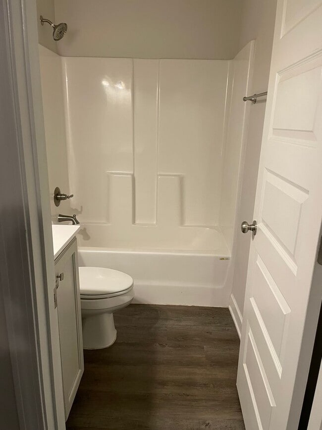 Building Photo - North Cherry Hill 132