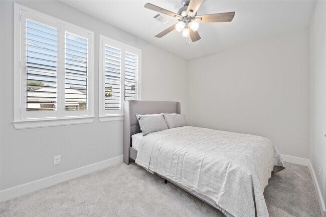 Building Photo - 1324 W Pierce St