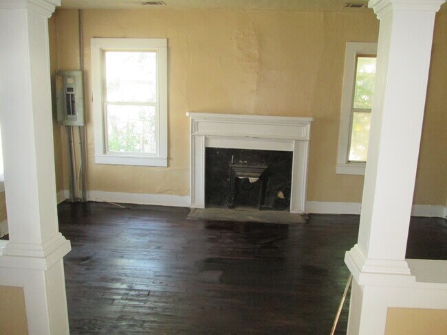 Building Photo - 1727 Hicks St