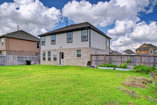 Building Photo - 3303 Owl Hollow Dr