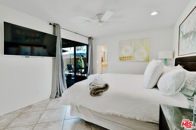Building Photo - 73415 Royal Palm Dr