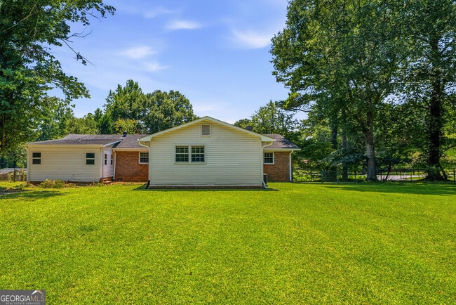 Building Photo - 3940 Hubert Dr