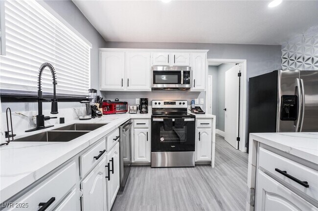 Building Photo - 7439 Trudy Ln