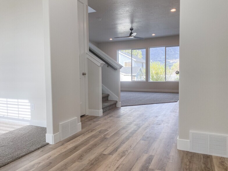 Building Photo - 959 S 650 W