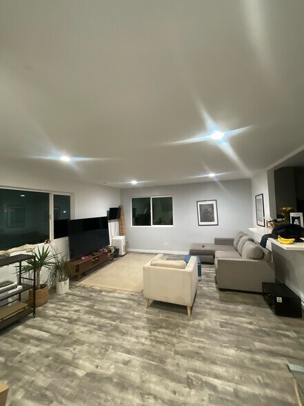Building Photo - 3115 Strongs Dr