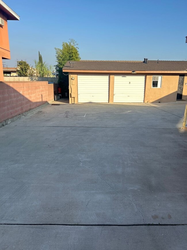 Building Photo - 608 N Orange Ave