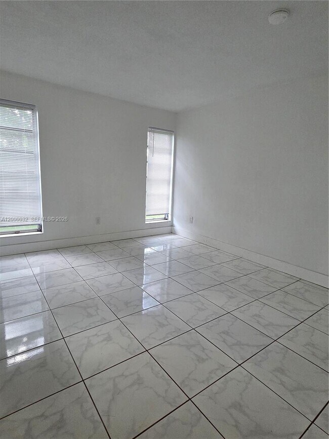 Building Photo - 400 NE 142nd St