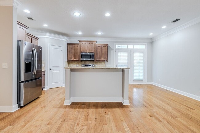 Building Photo - Spacious 4BR Townhome with Elevator in the Heart of Pooler