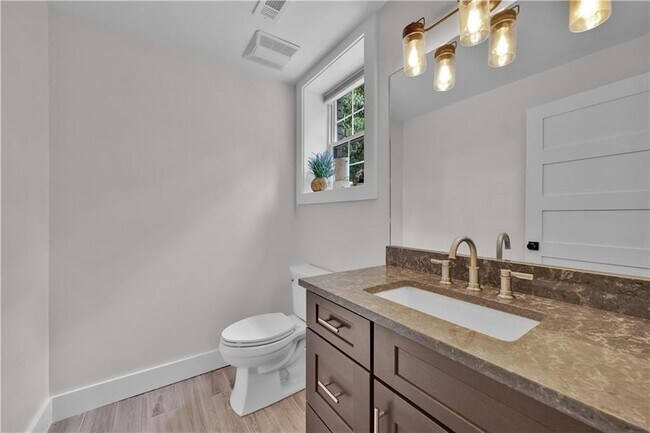 Building Photo - 225 Jayne Ellen Way