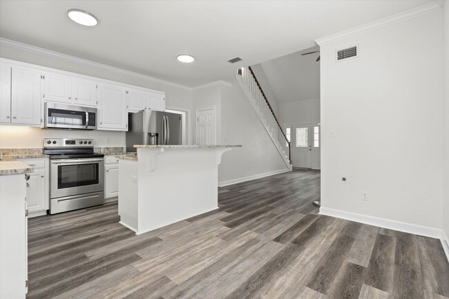 Building Photo - MOVE IN READY BEAUTY IN PINEHURST