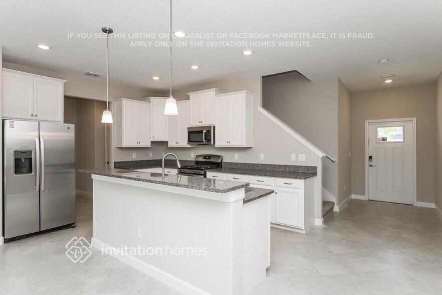 Building Photo - 2889 Coach Manors Way