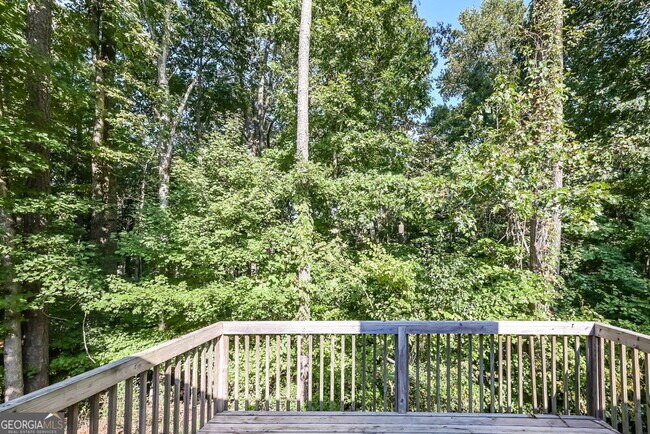 Building Photo - 353 Knollwood Ln