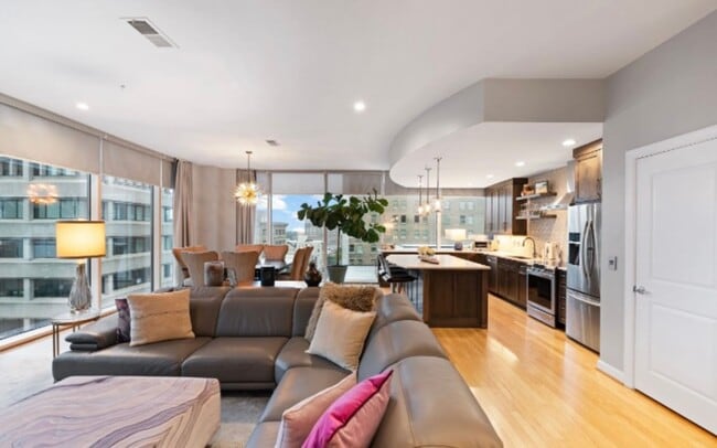 Building Photo - Centerpointe- Urban luxury living!!