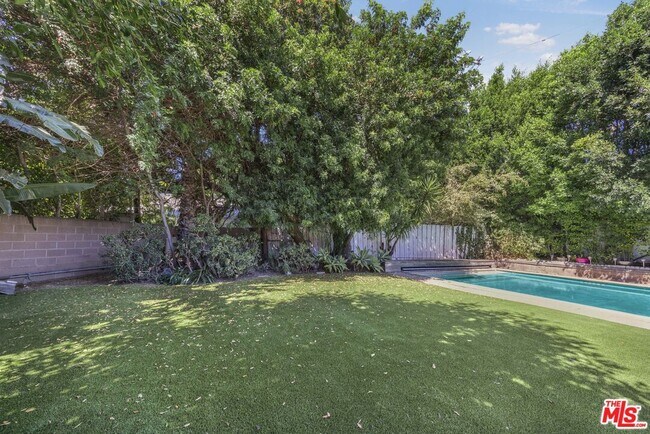 Building Photo - 3133 Barbydell Dr