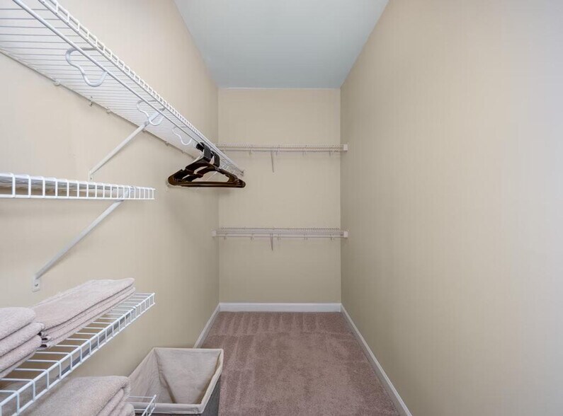 Building Photo - 2028 Brisbane Woods Way