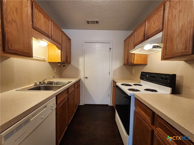 Building Photo - 3204 Toledo Dr