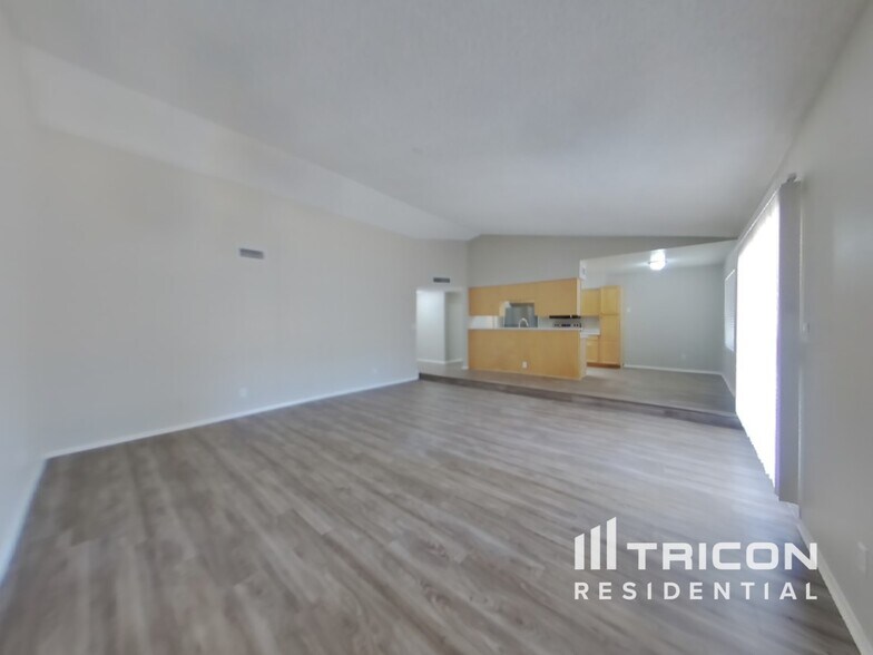 Building Photo - 3224 N Woodburne Dr