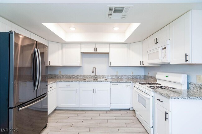 Building Photo - 6623 W Tropicana Ave