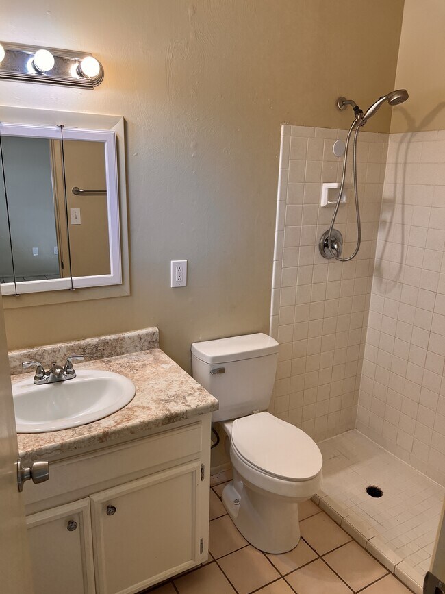 Building Photo - 2818 N Eastgate Dr