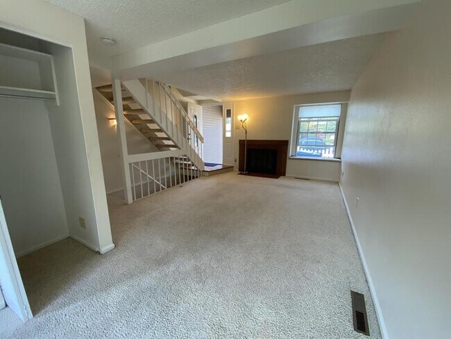 Building Photo - 2551 Sagebrush Ave