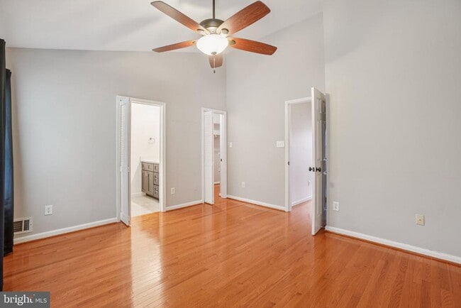 Building Photo - 1253 Quaker Hill Dr