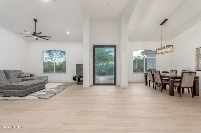 Building Photo - 8156 E Questa Rd