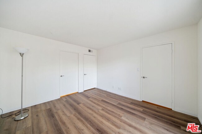Building Photo - 870 Crenshaw Blvd