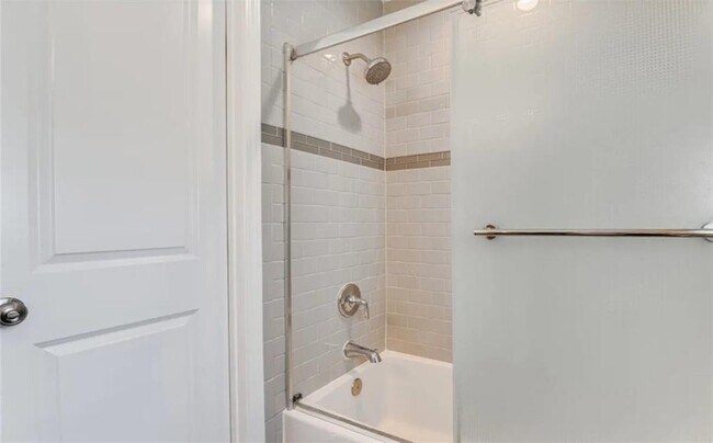 Building Photo - 3305 Flowers Dr