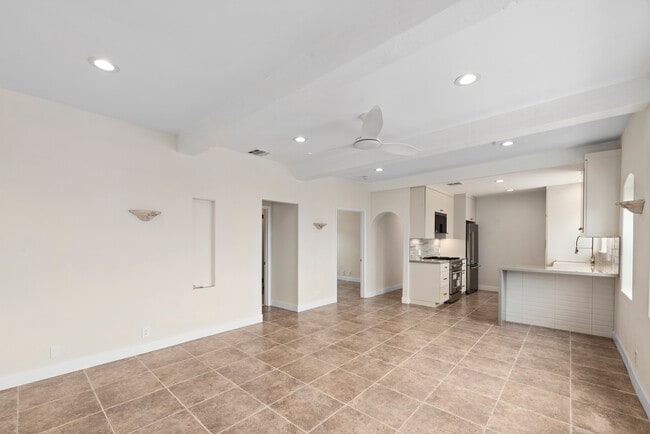Building Photo - 3307 Highland Ave