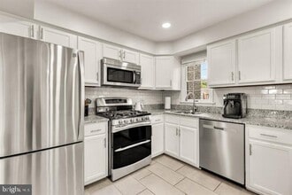 Building Photo - 10855 Lockwood Dr