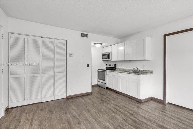 Building Photo - 2062 NW 43 Terrace