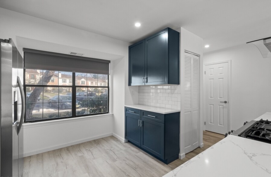 Building Photo - 243 Penns Way