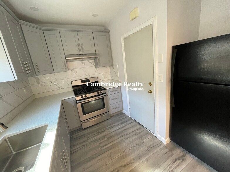 Building Photo - 73 Marshall St