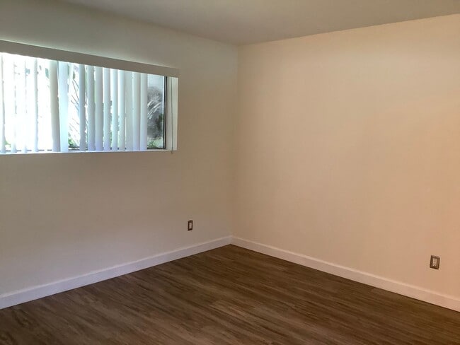 Building Photo - 2 Bedroom 2 Bath Single Story Condo in Mission Valley- Park Villas North