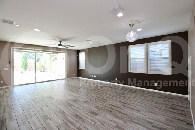 Building Photo - 3080 S Jasmine Dr