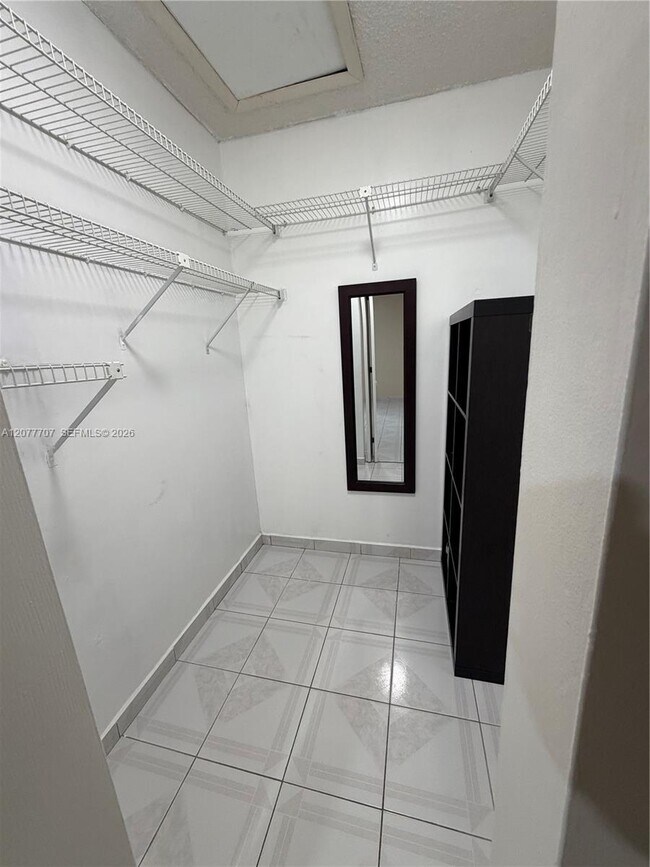 Building Photo - 2658 W 74th Terrace
