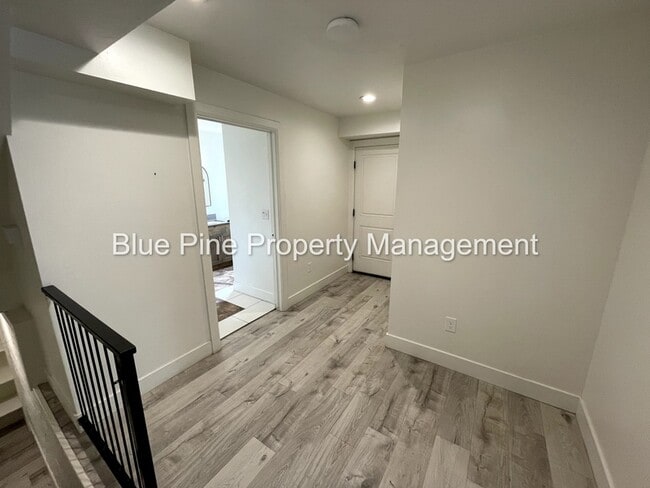 Building Photo - 1565 1/2 South Higbee Avenue