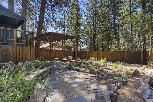 Building Photo - Oriole #2