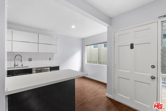 Building Photo - 612 Huntley Dr